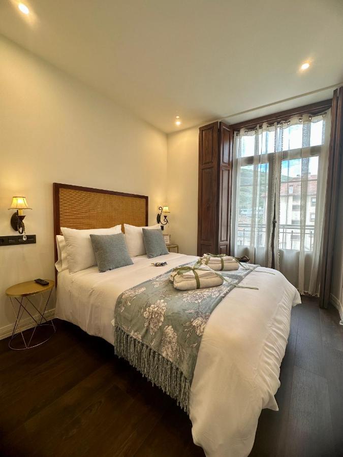Claren'S Boutique Rooms Cangas De Narcea Extérieur photo