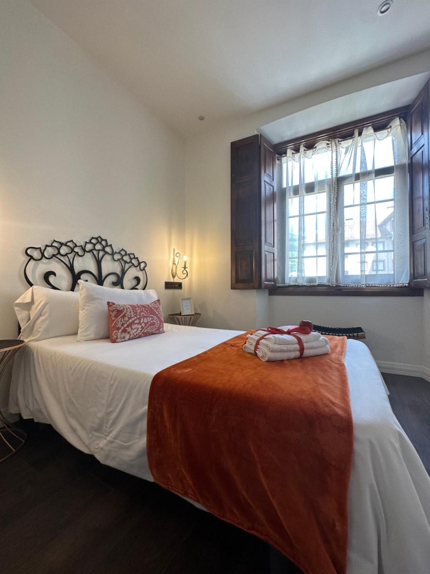 Claren'S Boutique Rooms Cangas De Narcea Extérieur photo