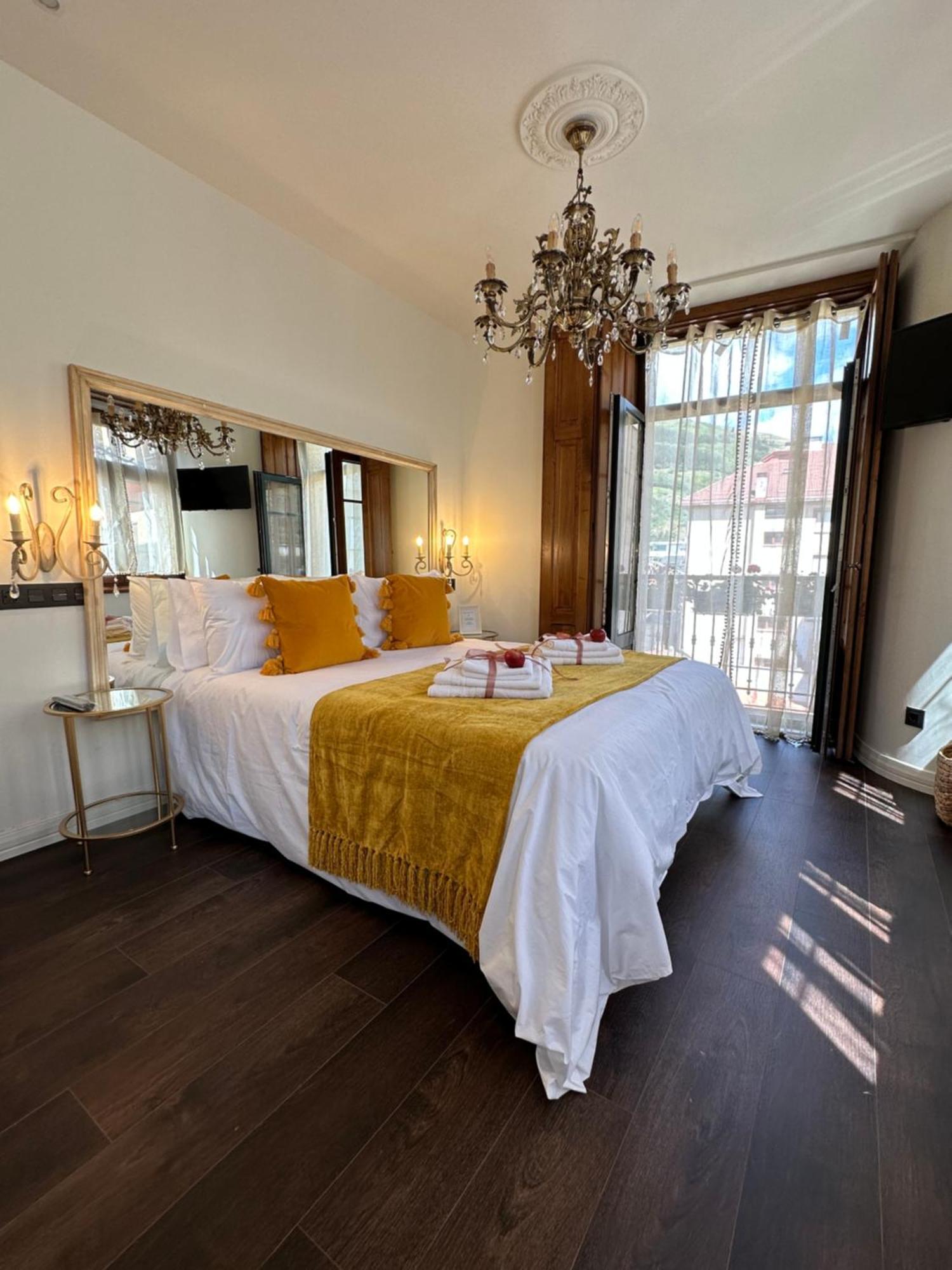 Claren'S Boutique Rooms Cangas De Narcea Extérieur photo